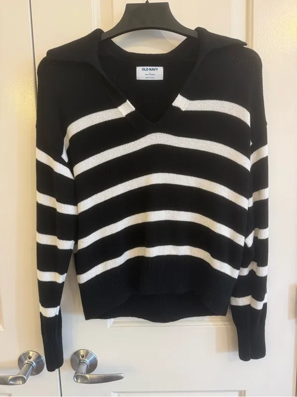 Old Navy Black & White Striped V-Neck Sweater - Image 2