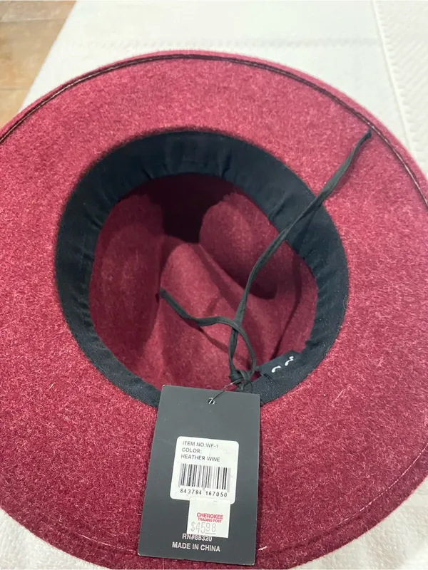 Cherokee Burgundy Felt Fedora with Gold Chain Trimu - Image 4