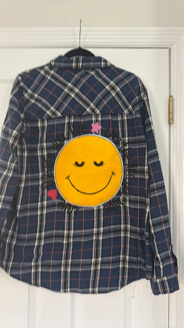 Smile Patch Plaid Flannel Button Down Shirt XL - Image 4