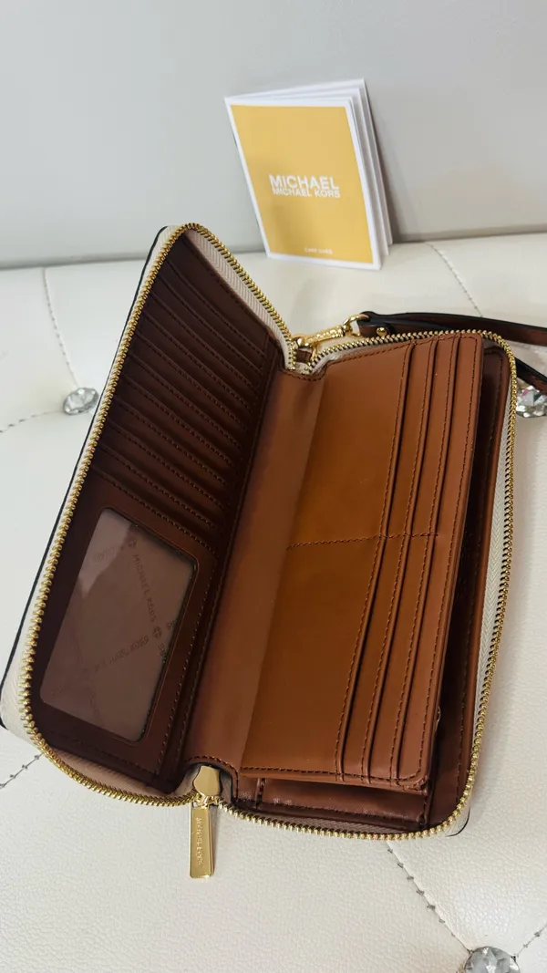 Michael Kors Wallet - Image 10