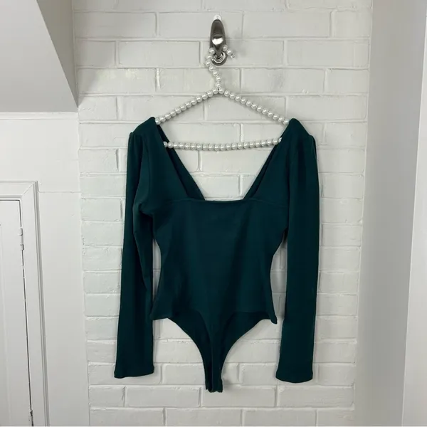 Lulus Green Ribbed Long Sleeve Cut Out Bodysuit Size L - Image 8