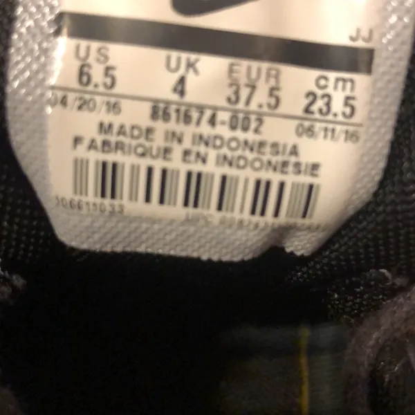 Nike Women's Air Max Thea SE Running Shoe 6.5 Black - Image 9
