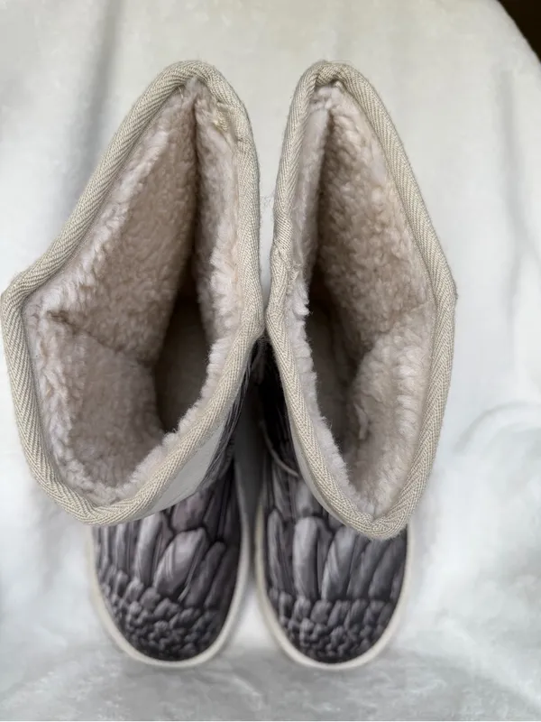 Women’s Winter Boots with Angel Wing Print Plush Fleece Lining Size 40 - Image 7
