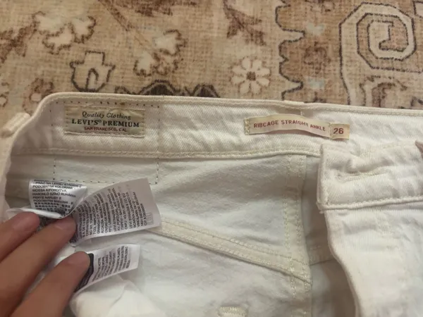 White Levi’s Jeans - Image 3