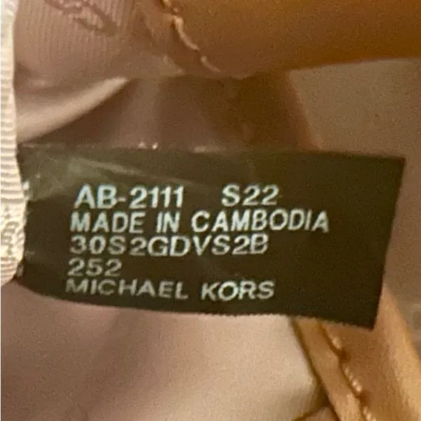 Michael Kors Devon Medium Logo Bucket
Bag - Image 11