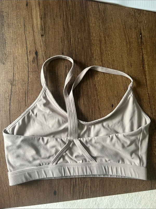 Gymshark Women's Seamless Sports Bra in Light Taupe - Image 3