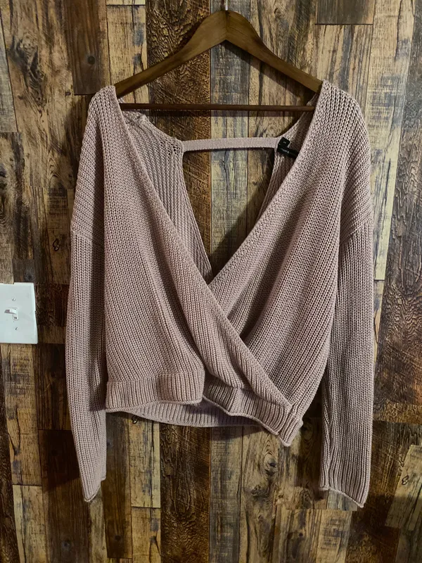 Moon & Maddison Pink sweater size small - Image 4