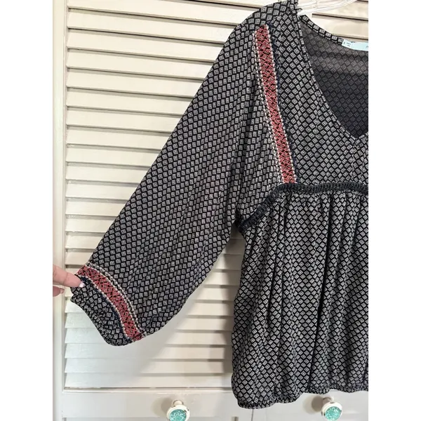 Maurices Flowers Crochet‎ Embroidered Long Balloon Sleeve Blouse Size Sm Boho - Image 4