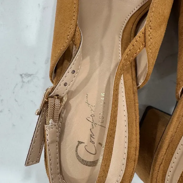Chic Tan Slingback Heels with Gold Accent Size 8 - Image 3