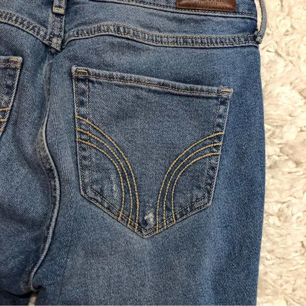 Hollister Distressed Raw Hem Straight Mom Jeans Light Wash‎ 7 Regular - Image 5