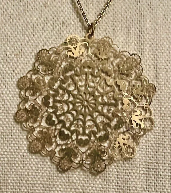 Vintage Floral Filagree Pendant Necklace - Image 4