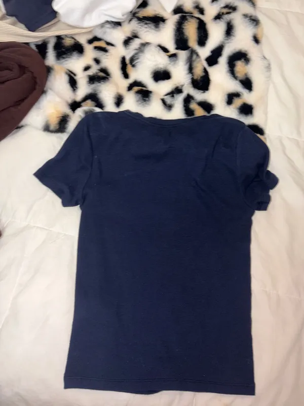 hollister hip length baby tee  - Image 3