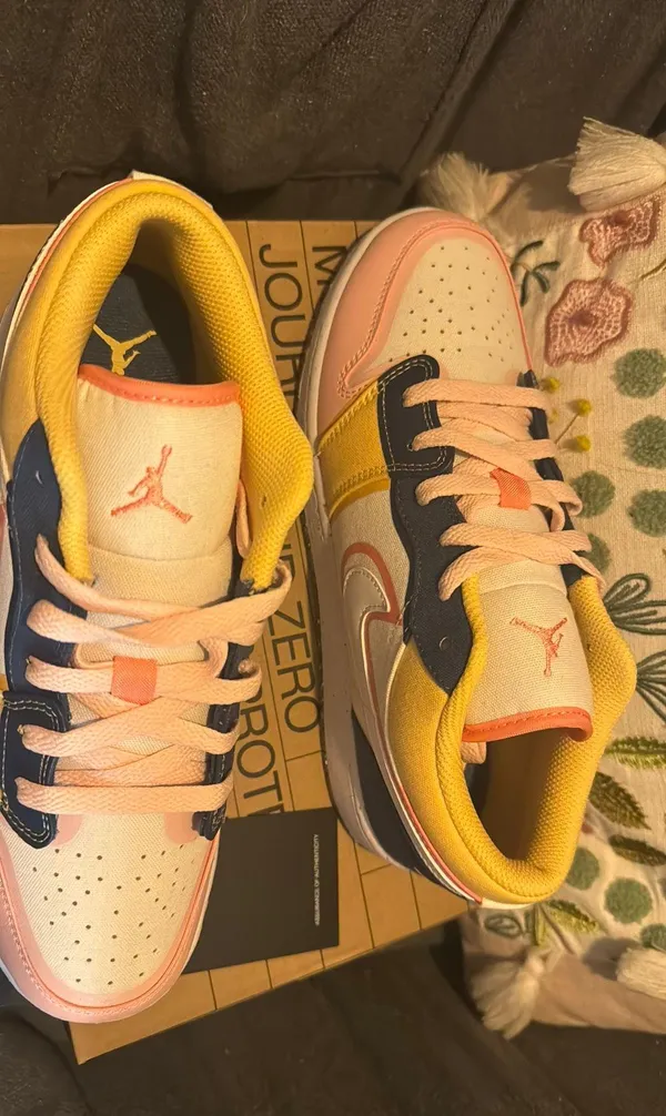 Nike Women’s  dunks - Image 3