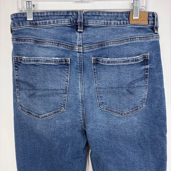 American Eagle Strigid Mom Jeans Size 12 Short Medium Wash High Waist Raw Hem - Image 6
