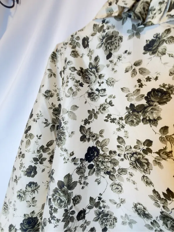TUCKERNUCK Faded Roses Bouvier Blouse Size Medium - Image 13