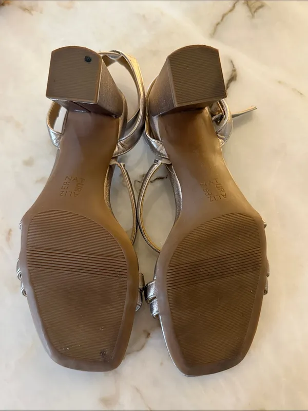 Naturalizer Rizzo gold heels - Image 4