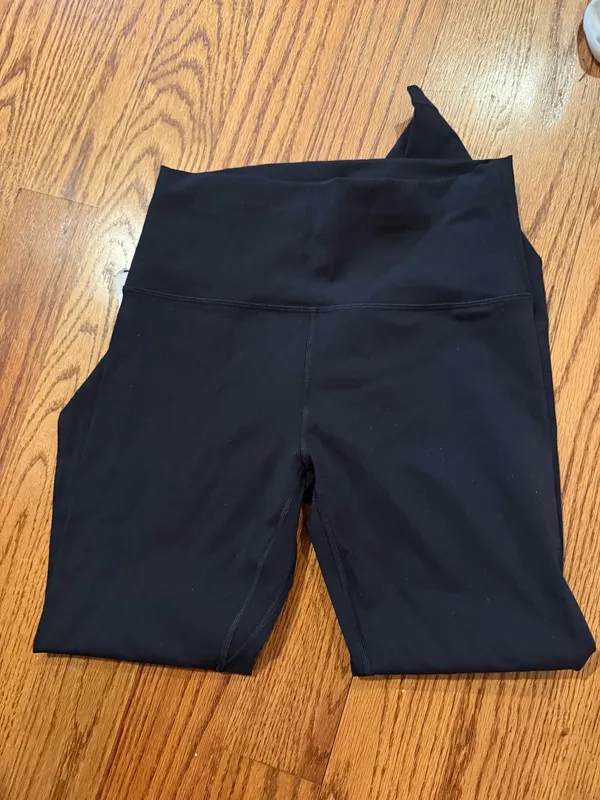 Aritzia black cheeky leggings  - Image 3