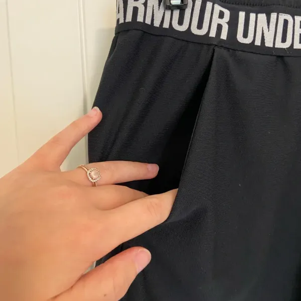 EUC | Under Armour women’s heat gear loose‎ fit solid active shorts — medium - Image 2