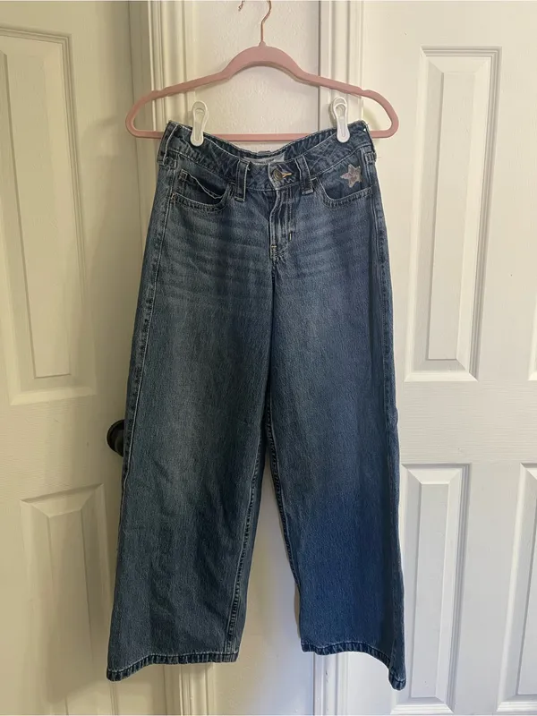 Hollister Wide-Leg Blue Denim Jeans with Star Accent - Image 4
