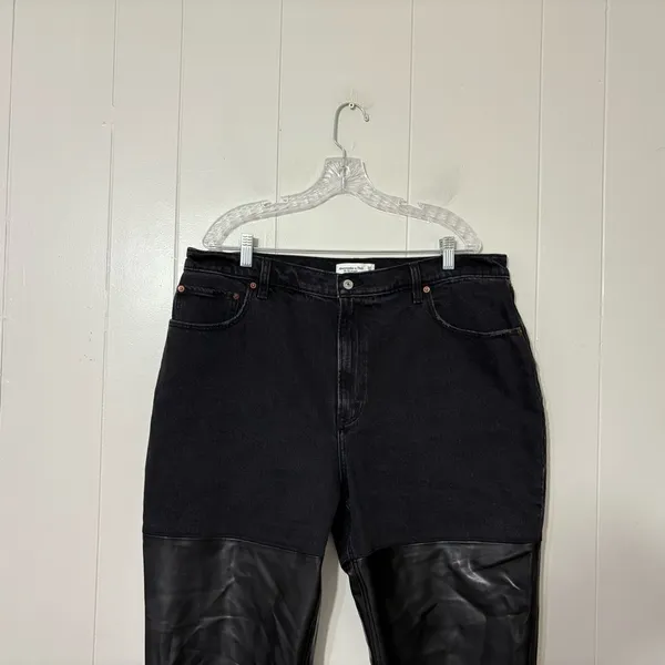 Abercrombie 90s Straight Ultra High Rise Jeans Black Faux Leather Size 34/18 - Image 6