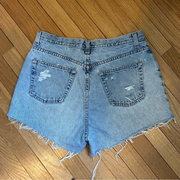 Gap Vintage Classic Fit Cutoff Distressed Denim Shorts Womens 14 - Image 4