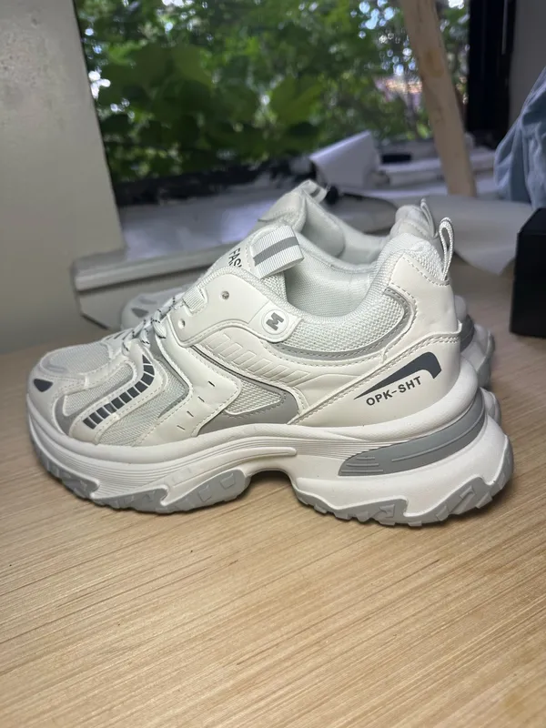 White and gray athletic sneakers Size 9 - Image 3