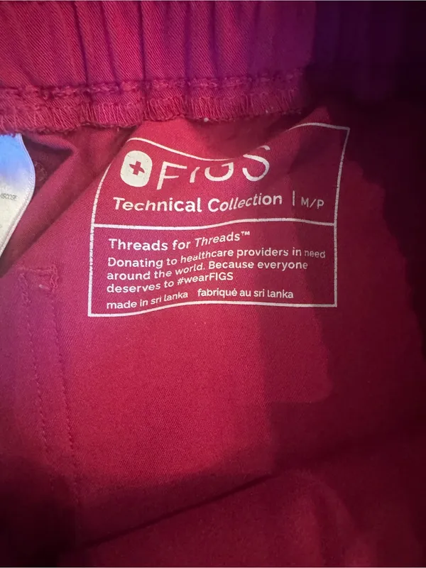 FIGS Women's Zamora Jogger Scrub Pants Magenta Medium Petite MP EUC - Image 4