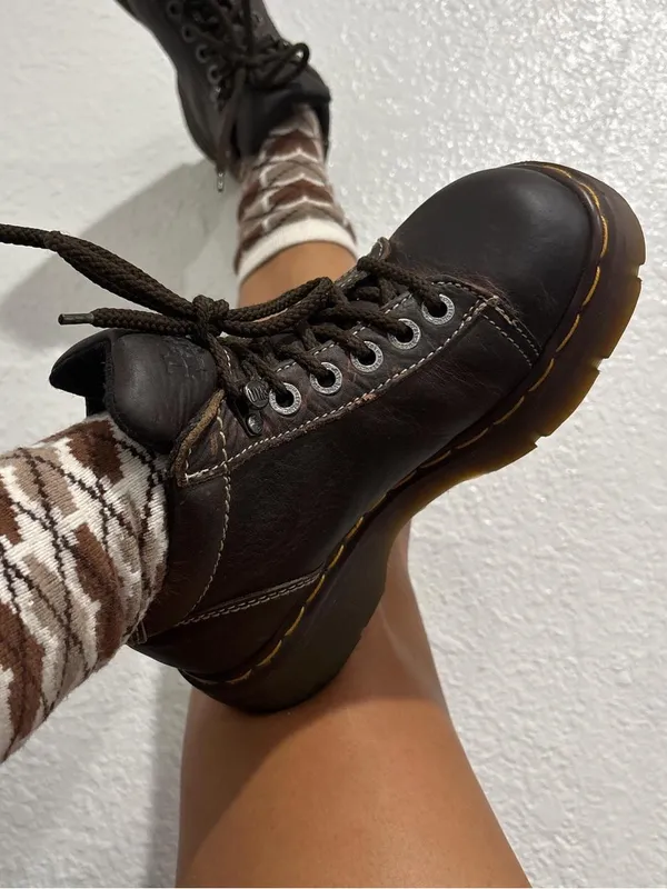 Vintage Y2K Dr. Martens 8550 Brown Leather Chunky Boots Made in England Size 6 - Image 2