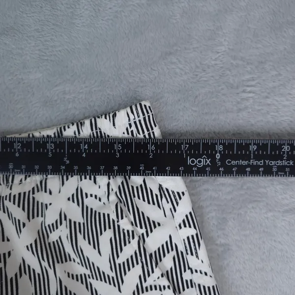 Lands End Shorts Womens 10 White Black‎ Floral Striped Mid Rise Bermuda Stretch - Image 7
