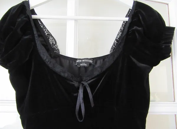 Black Velvet Romper Urban Outfitters - Image 4