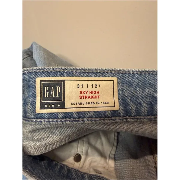 GAP Sky High Straight Light Wash Distressing Throughout Jeans Size 31 TALL - Image 3