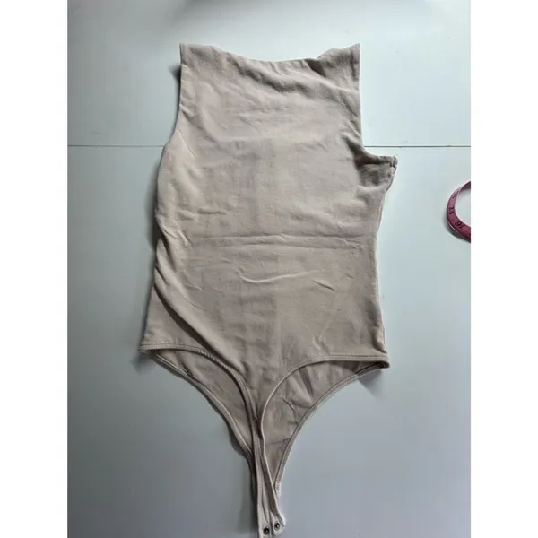 Abercrombie & Fitch Soft A&F Beige Henley Bodysuit Size M Sleeveless Snap Front - Image 6