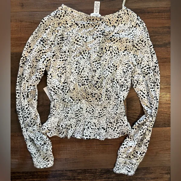 NWT black and white wrapped blouse Size XS - Image 2