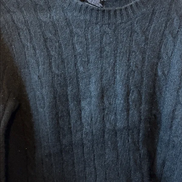 FINAL MARKDOWN George ladies Classic Black cashmere Crewneck Sweater medium - Image 2