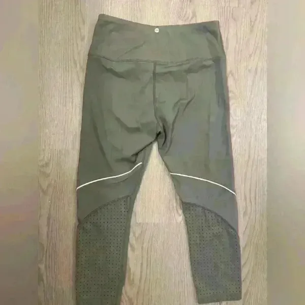 Avia Women’s‎ Active Flex Tech Capri Leggings Size M - Image 2