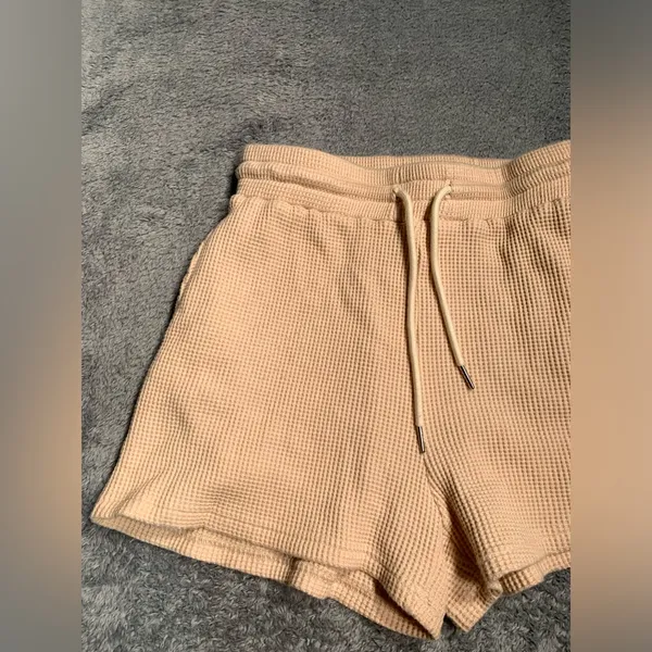White fox boutique Tan Waffle lounge Shorts small - Image 2