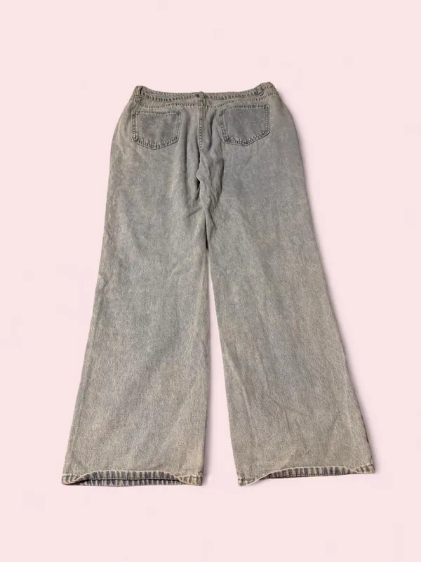 Boutique Embellished Pearl Wide-Leg Women's Jeans in Light Wash Denim - Image 2