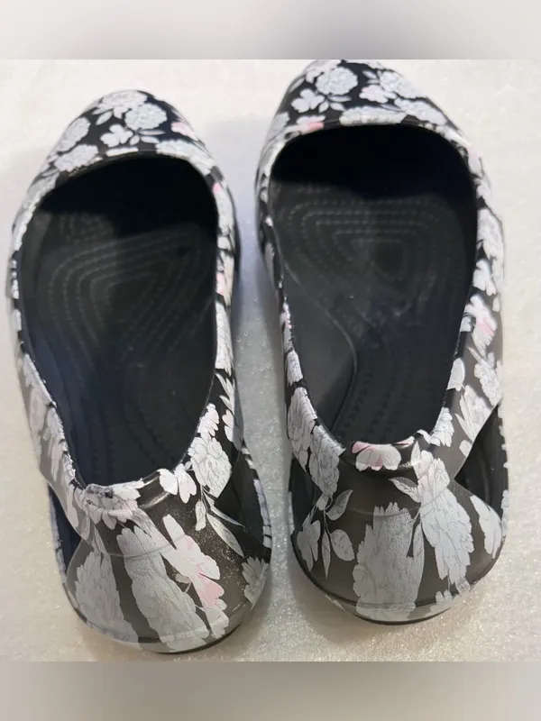 CROCS Black Floral Ballet Flats with White and Light Pink Print - Image 4