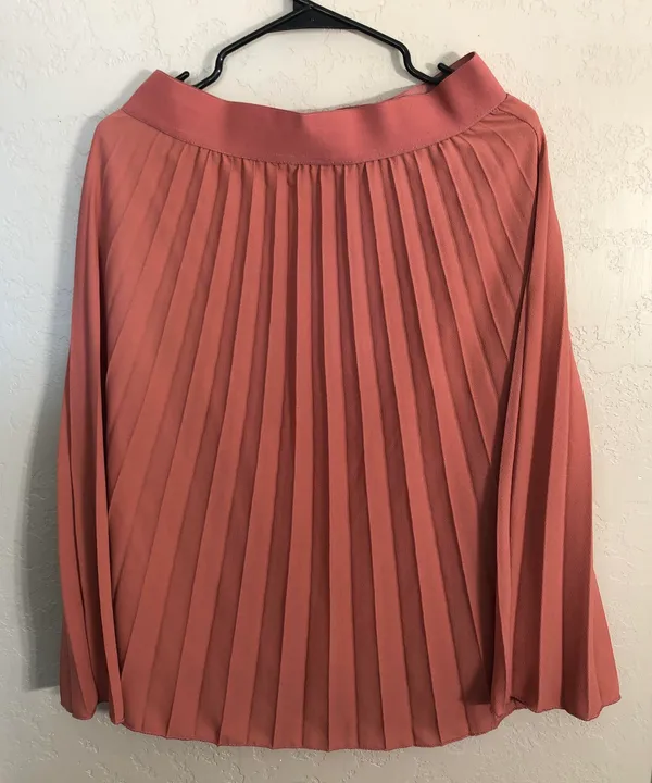 Pleated Skirt Size M - Image 2