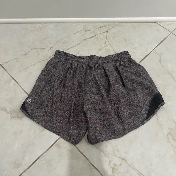 Lululemon Heather Gray Hotty Hot Shorts Size 6 US - Image 4