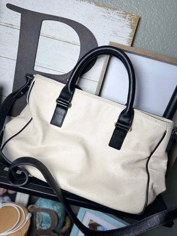 Kate Spade New York Black and Cream Leather Bow Satchel Handbag - Image 4