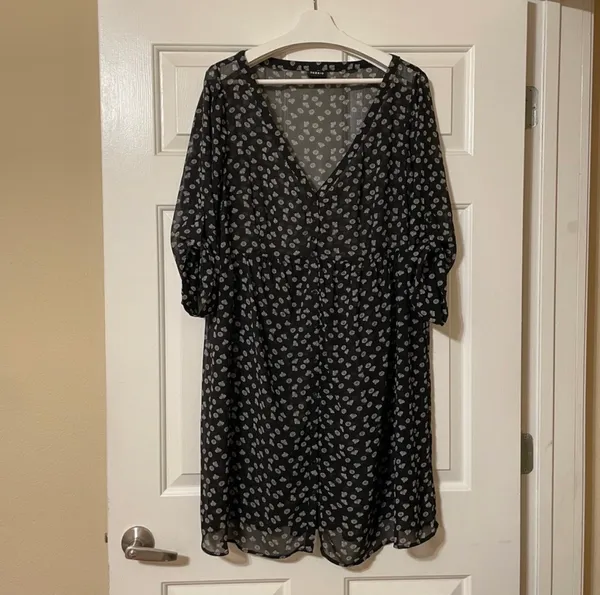 Torrid Diamond Print Sheer Chiffon Shirt Dress 3/4 Sleeve Black & White Size 1 - Image 2