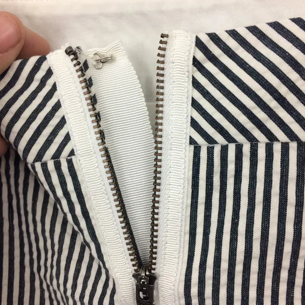 J. Crew Factory NWT $85 The Pencil Skirt in Navy & White Stripe Searsucker Sz 2 - Image 4