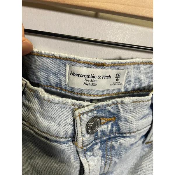 Abercrombie & Fitch Mom Jeans Womens 28/6R Light Wash Distressed High Rise Denim - Image 4