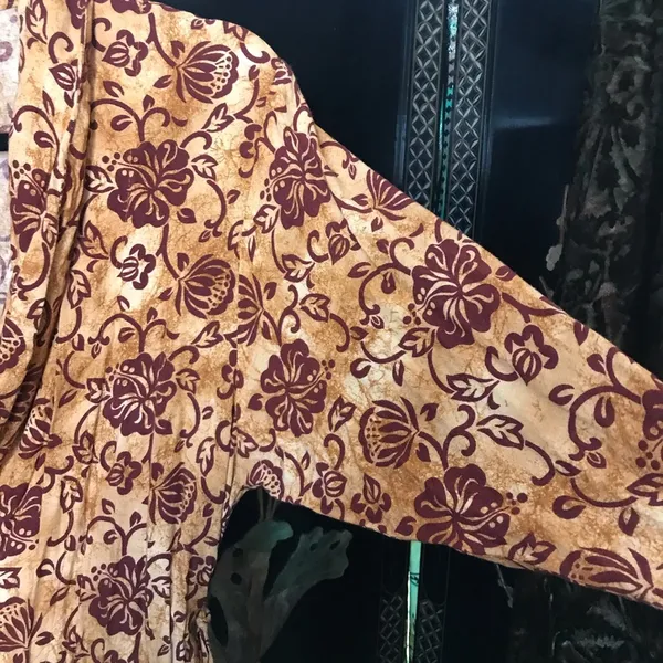 Vintage Victoria’s Secret robe / dress Hawaiian style size small brown burgundy - Image 8
