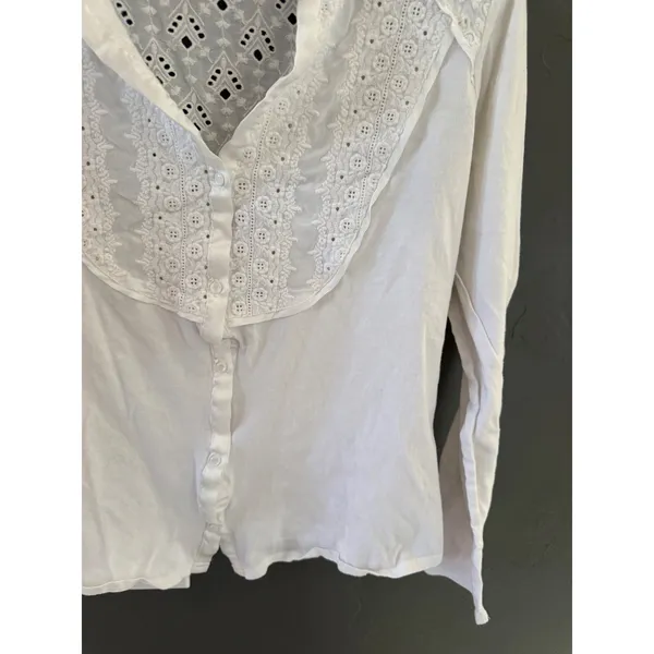 Tiny Anthropologie White Eyelet Lace Button Front Long Sleeve Blouse Top Medium - Image 3