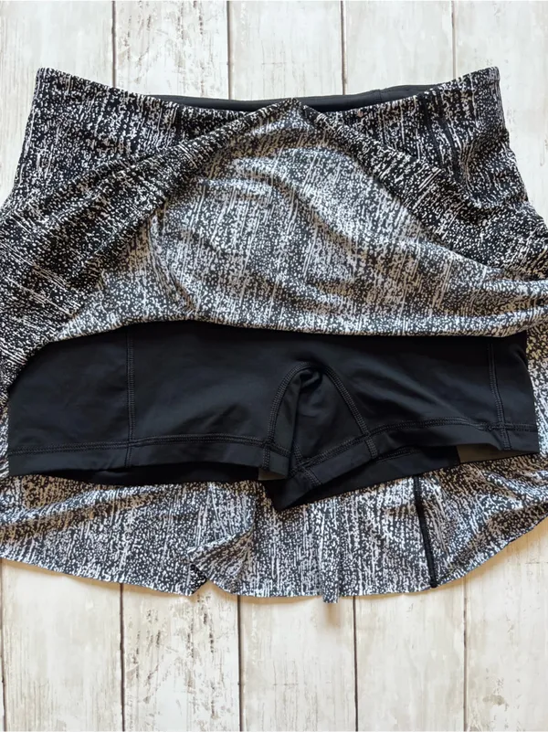 Lululemon Lost in Pace Skirt Air Time White Black Size 6 Rare - Image 11