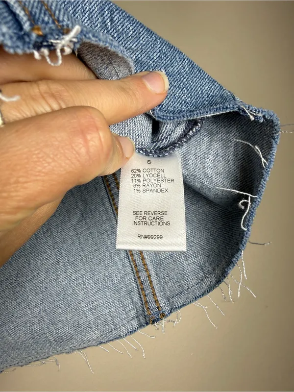 Evereve Denim Vest - Light Blue Wash, Distressed, Cropped - Size Small - Image 8