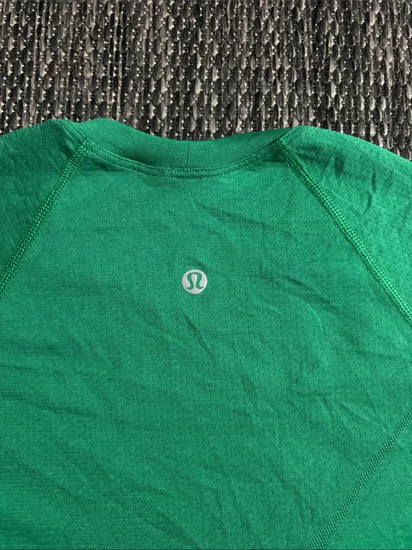 Lululemon Swiftly Tech Crop Short Sleeve Shirt Everglade Green Silverescent Sz 2 - Image 4