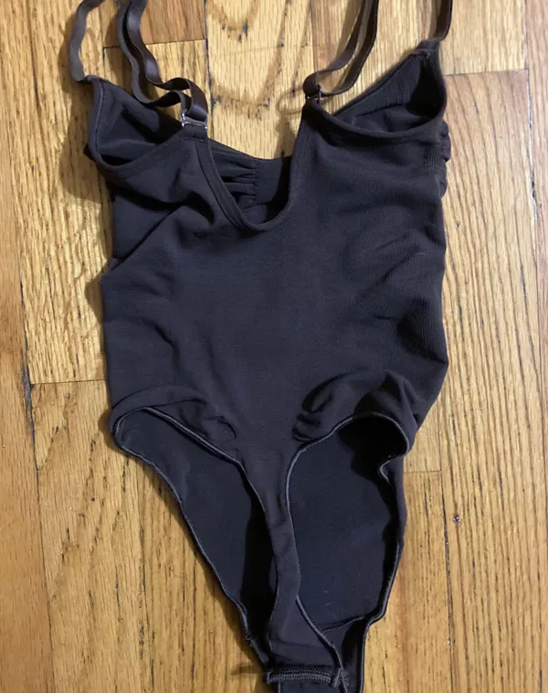 SKIMS NEW! Sculpting Thong Bodysuit - Image 4